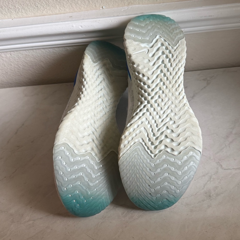 Nike Women’s Epic React Flyknit Sneakers - Picture 9 of 9